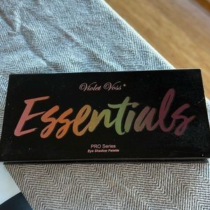 Violet Voss - essentials eye shadow palette - NEW
